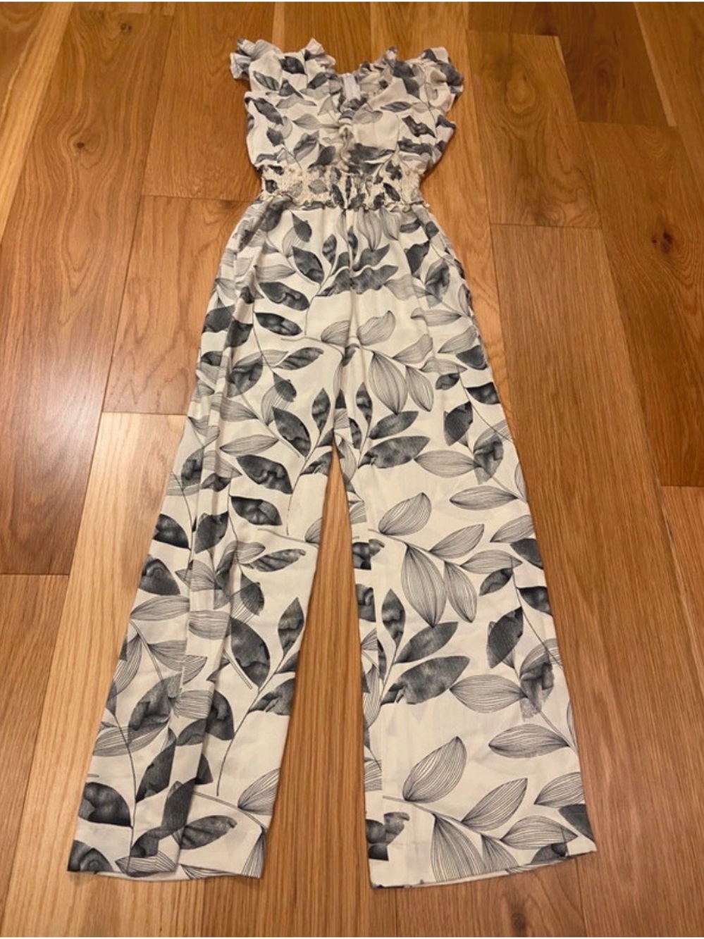Women's Black & White Leaf-Print Wide-Leg Jumpsuit